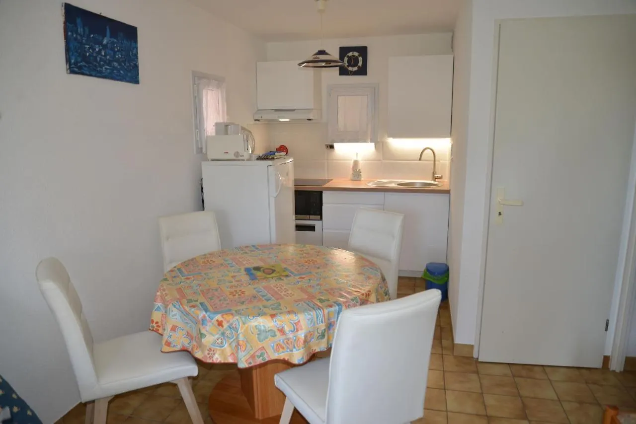 Appartement 2 Pieces Rdc Jardin Dans Residence Avec Piscine Arzon